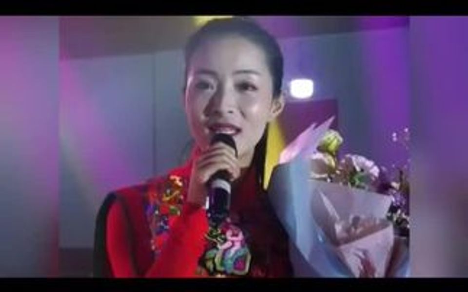 [图]陕北女娃娃王小妮演唱歌曲《荞麦花》好听！人美歌甜！