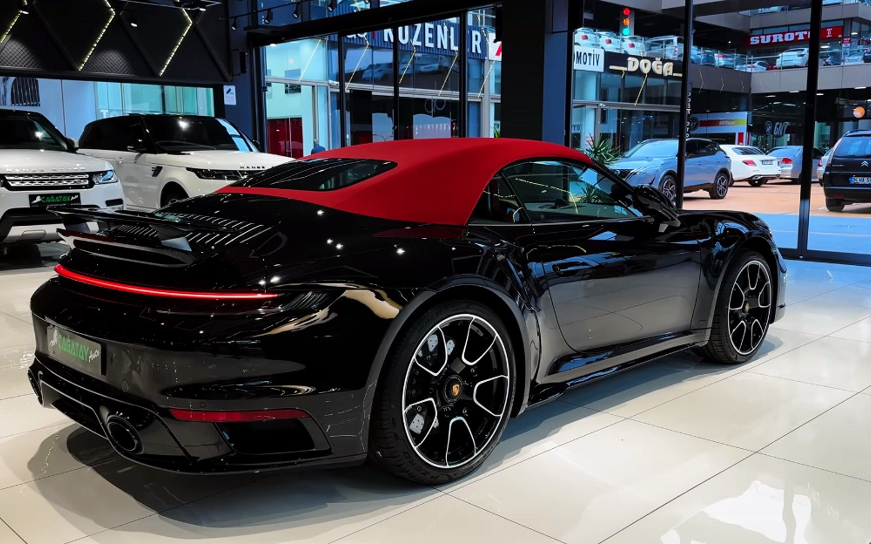 保时捷超跑虽然每一款看上去都变化不大,但总是能让吸引着你,我就喜欢