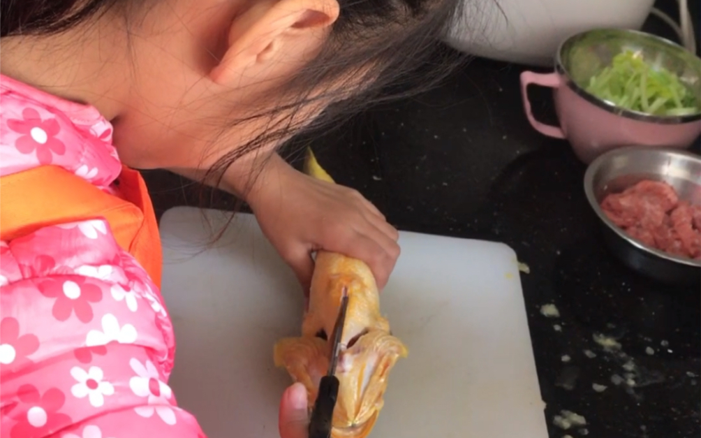 一个热爱厨房的小姑娘:杀鱼篇._哔哩哔哩 (゜-゜)つロ 干杯~-bilibili