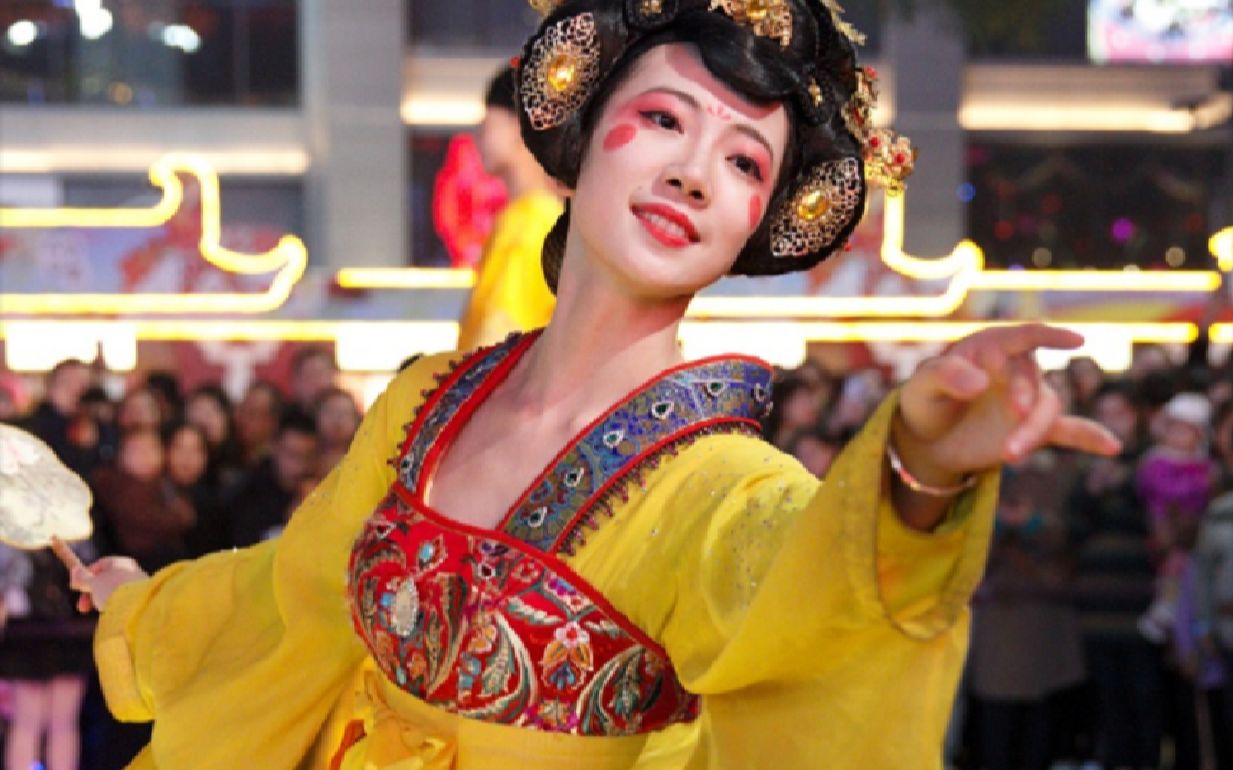 大唐不夜城不倒翁小姐姐,绝美超长合集,你最爱的是那一秒?