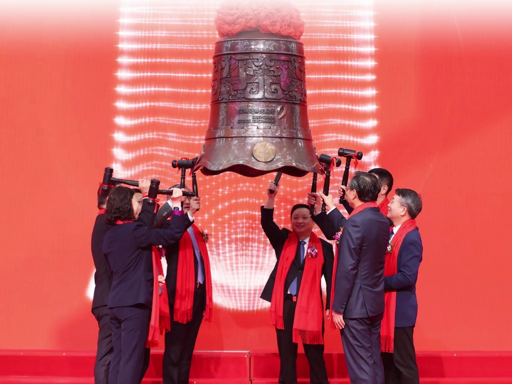 交易所热烈祝贺中国国际货运航空股份有限公司在深交所主板敲钟上市!