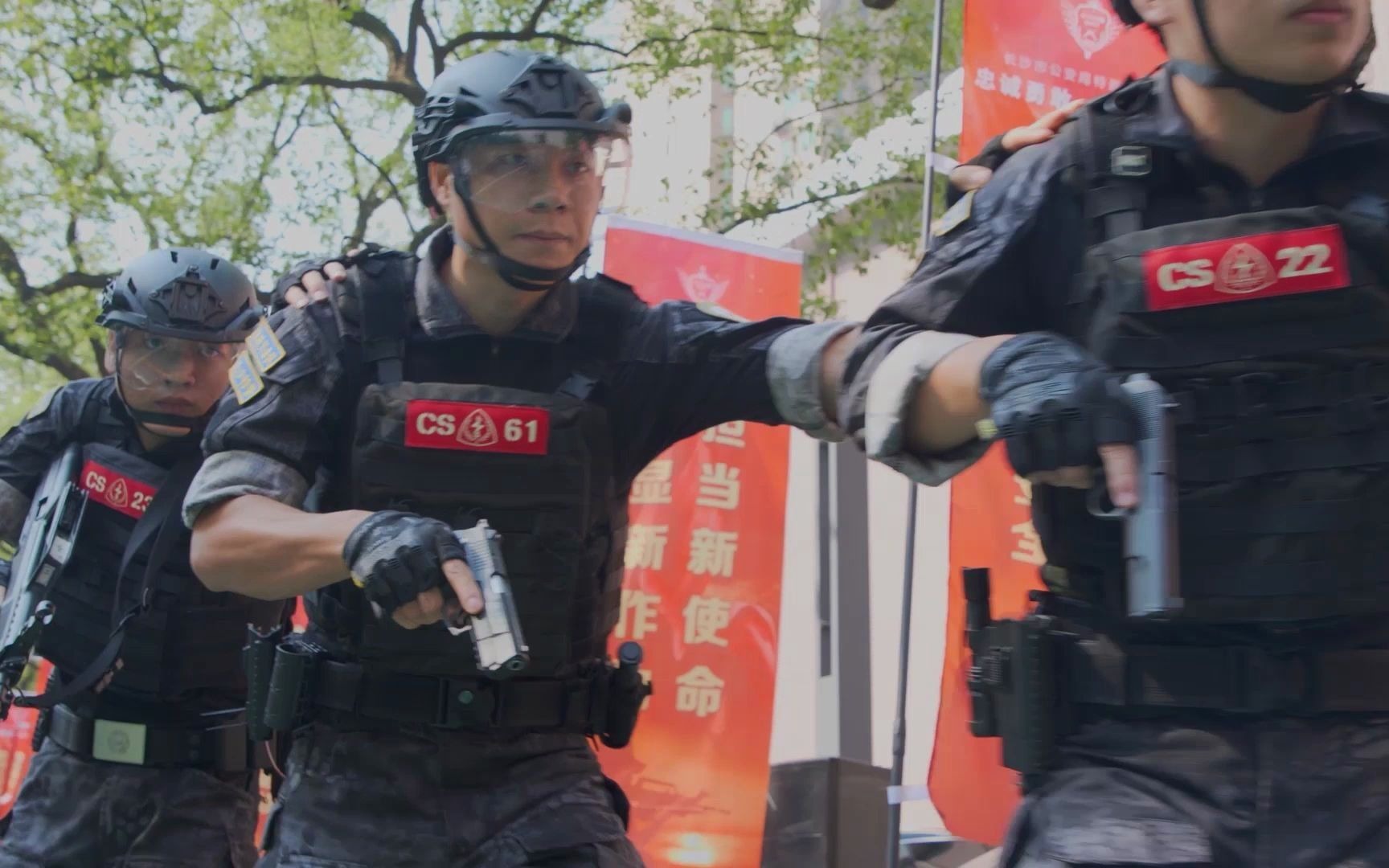 守护解放西2看点84帅气特警怎样炼成看看特警演习