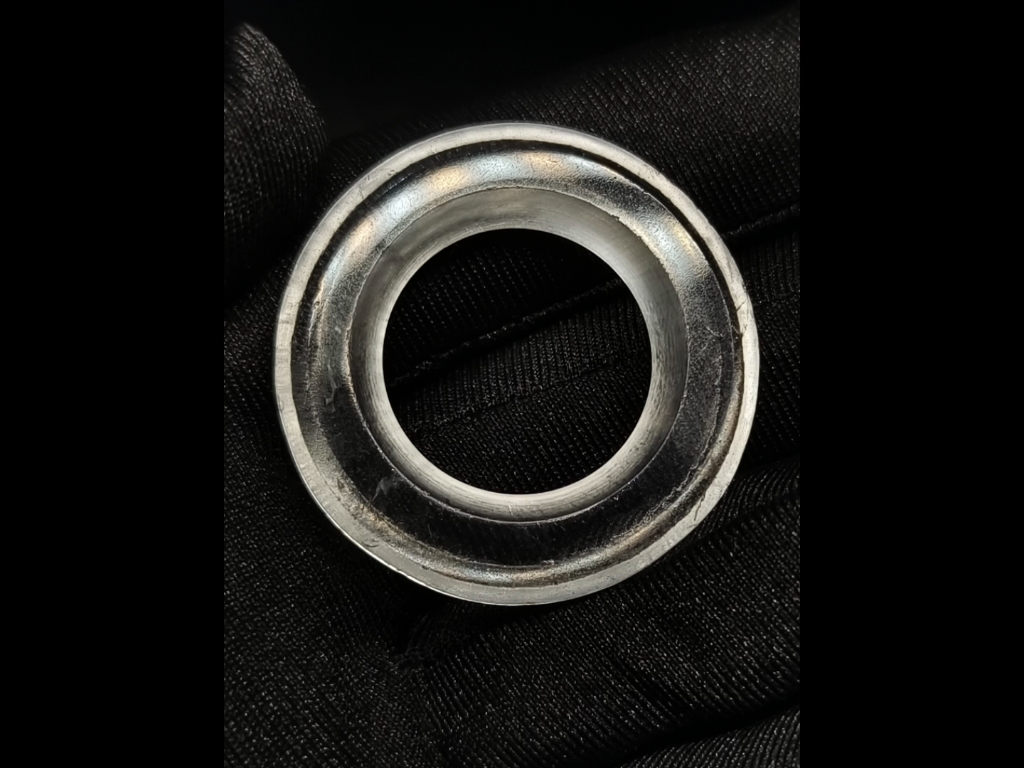 战国水晶环,白晶三才环,光气十足,老气开门,包老到代!尺寸:3.9*0.