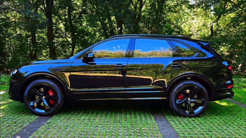 豪车赏新,实拍2024款全新宾利添越内外部细节 声浪 高清展示!太帅气了