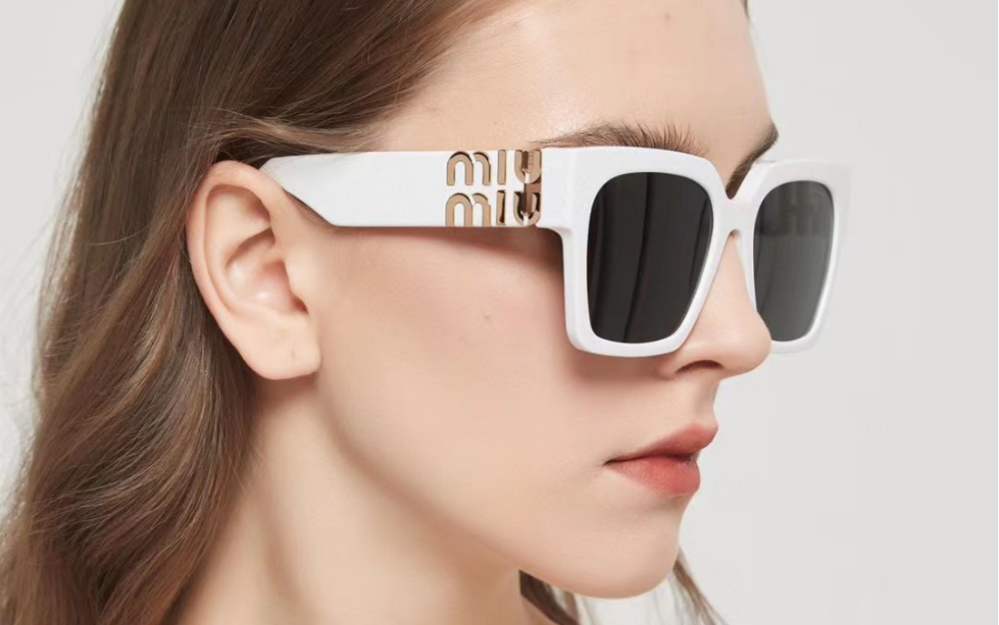 miumiu 谬谬这款墨镜太飒了, 上脸实在太好看～凹造型神器#素颜墨镜