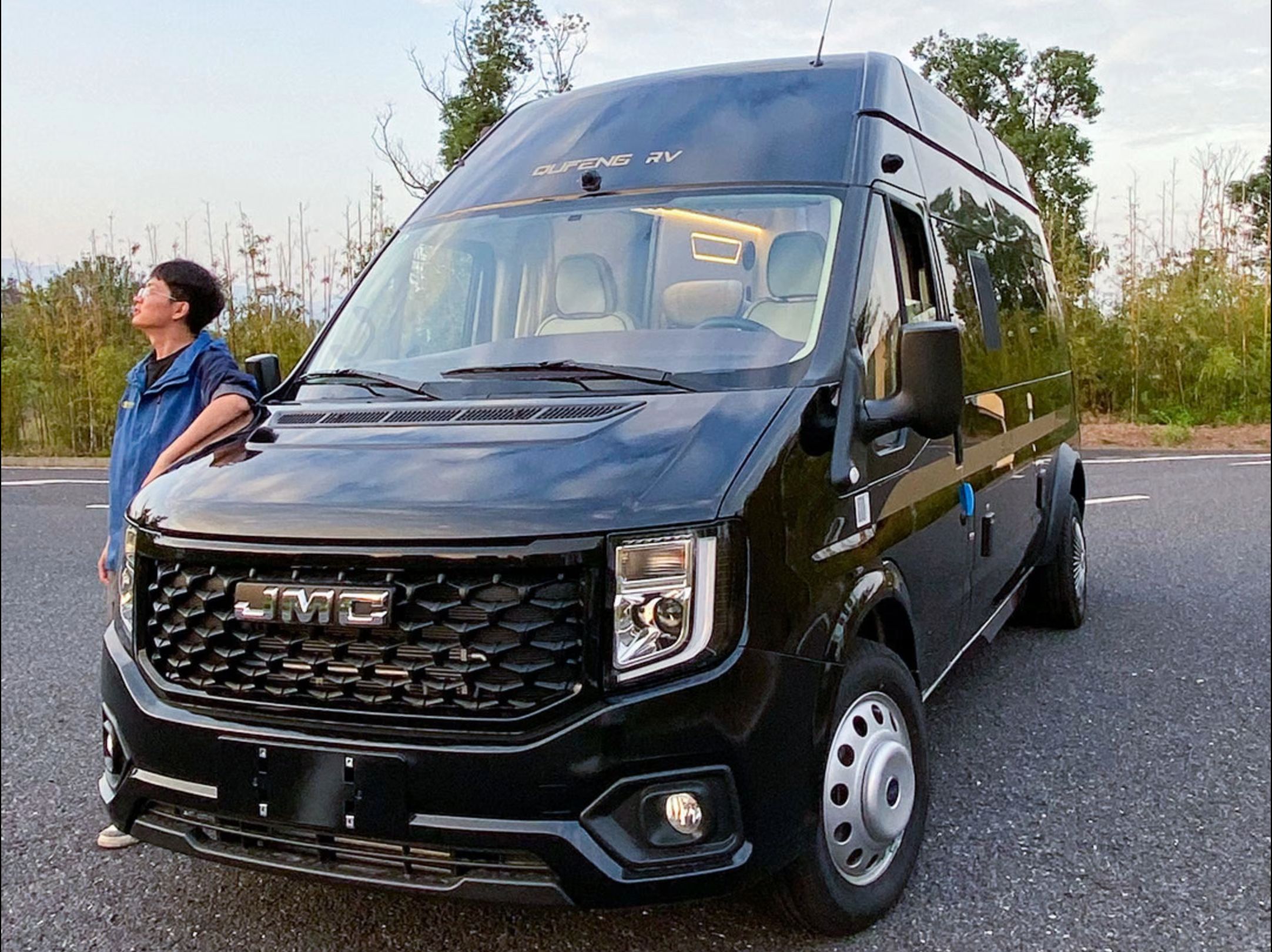 24款福顺后置厨卫商务房车:空气悬挂配航空座椅,商务有范,旅游舒适!