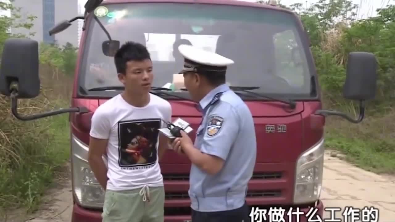 “网红交警”谭乔,凭借《谭谈交通》爆红网络,为何抑郁了呢?哔哩哔哩bilibili