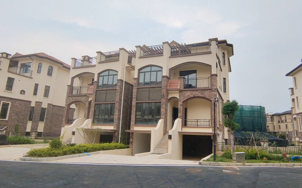 临深豪宅400平别墅超大花园只要1000w博得临深用户喜爱