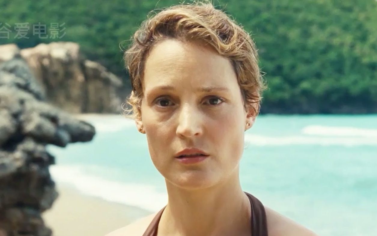 恐怖沙滩吞噬人类寿命,男孩一天就长大50岁,2021美国口碑爆棚恐怖片