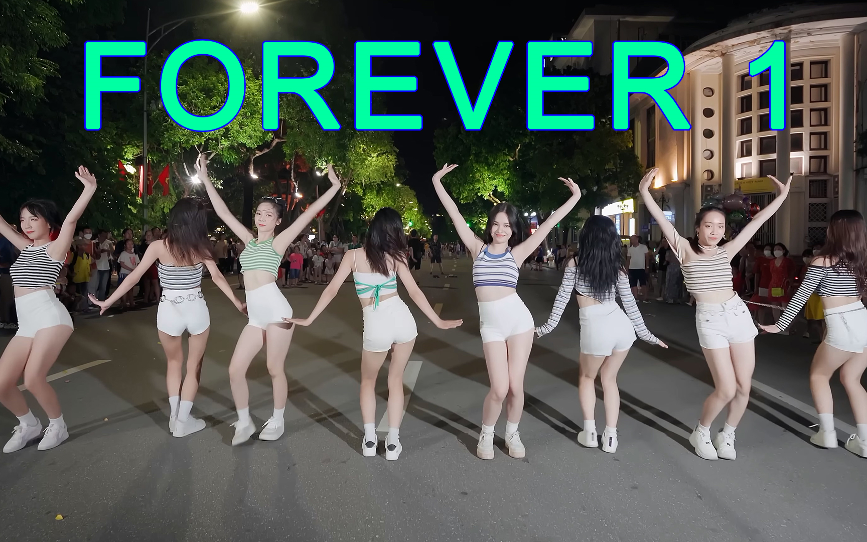 [图]【4K】B-Wild舞团路演 翻跳少女时代新歌 FOREVER 1