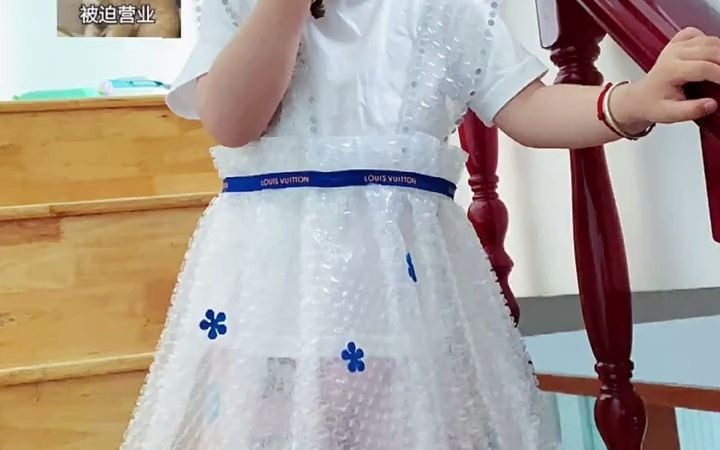 [图]给女儿做的小香风马甲裙 六一儿童节手工制作 幼儿园环保服装 亲子手工