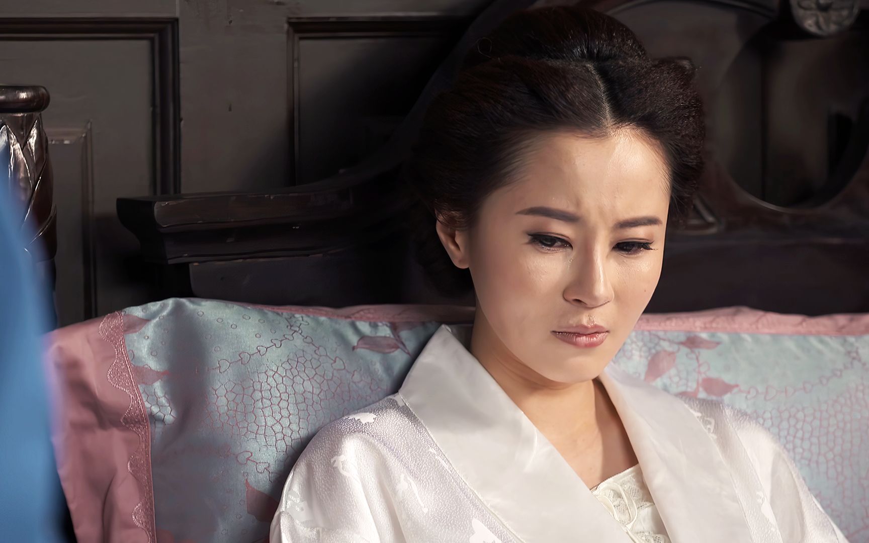 阔太太一夜之间,就成了惹人怜的小寡妇