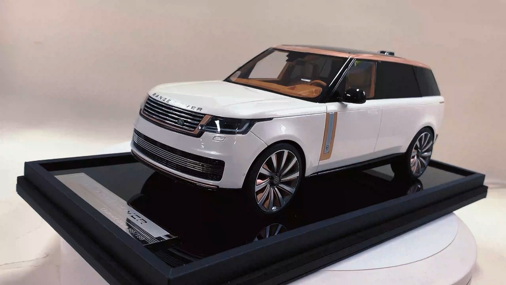 mh 1/18路虎揽胜尊荣创世加长版,树脂汽车模型—冰白/青铜色涂装-恒越