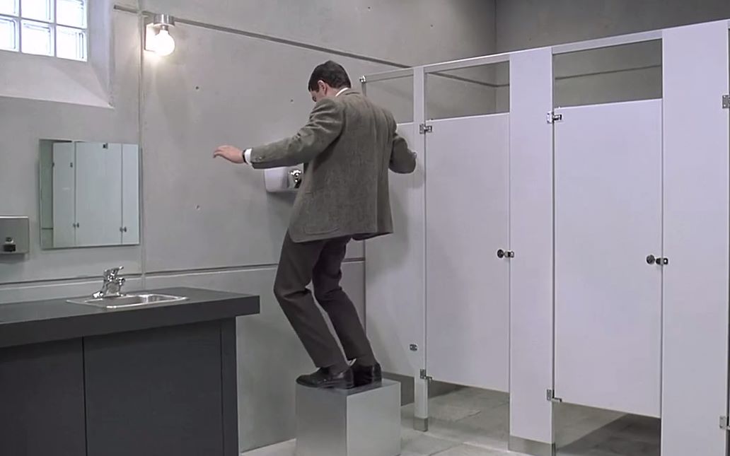 憨豆先生教你"尿湿"裤子怎么办?