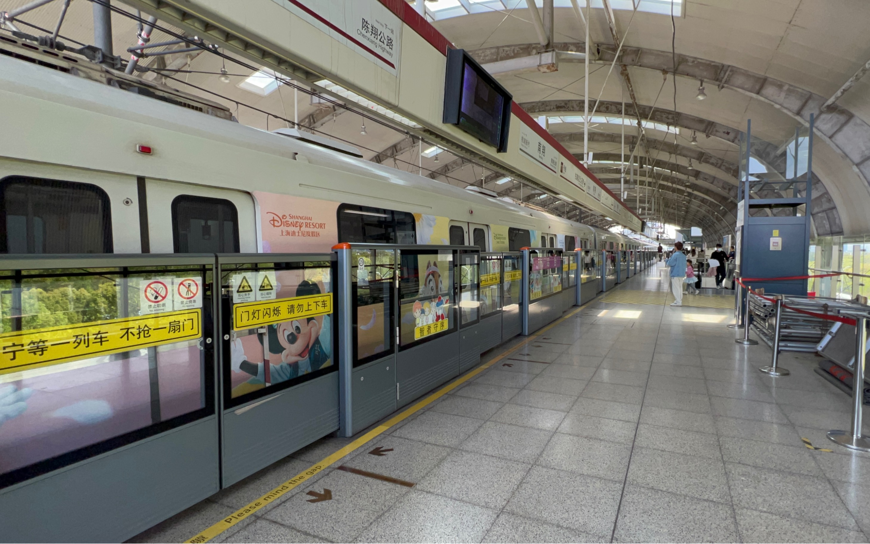 上海地铁11号线今日拍车(有迪士尼主题列车1155,樱花广告伪咖1168)