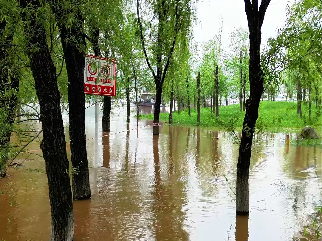 4月9日,洪峰过境株洲,水位38.3米,流量12300立方米每秒,距警戒水位1.7米,请市民注意防范.哔哩哔哩bilibili