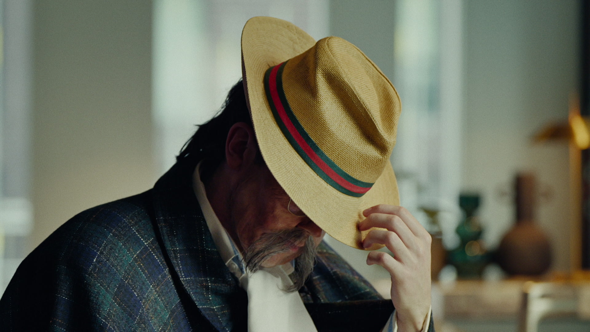 declan mckenna「what happened to the beach? (album trailer)」