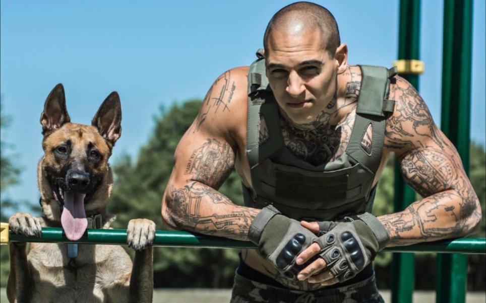 法国极限健身野兽jerome pina 训练爱犬narox