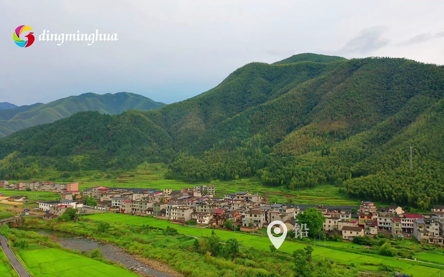 [图]航拍铅山：大山深处有人家武夷山下渠