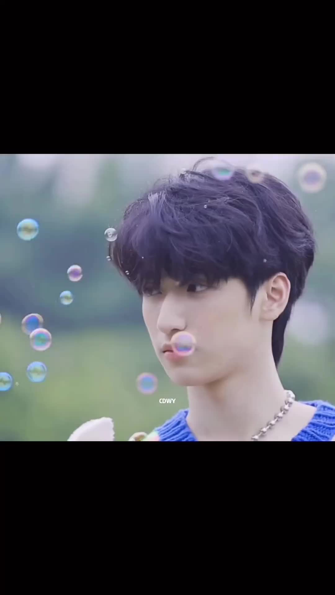 治愈小熊严浩翔少年总是发着光歌曲想我就打给我