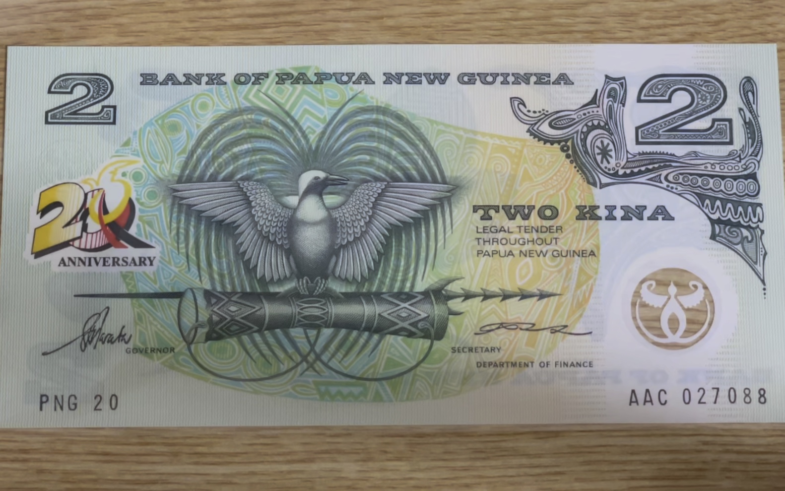 这张塑料纪念钞的价格,特别便宜,也就60块钱人民币左右!