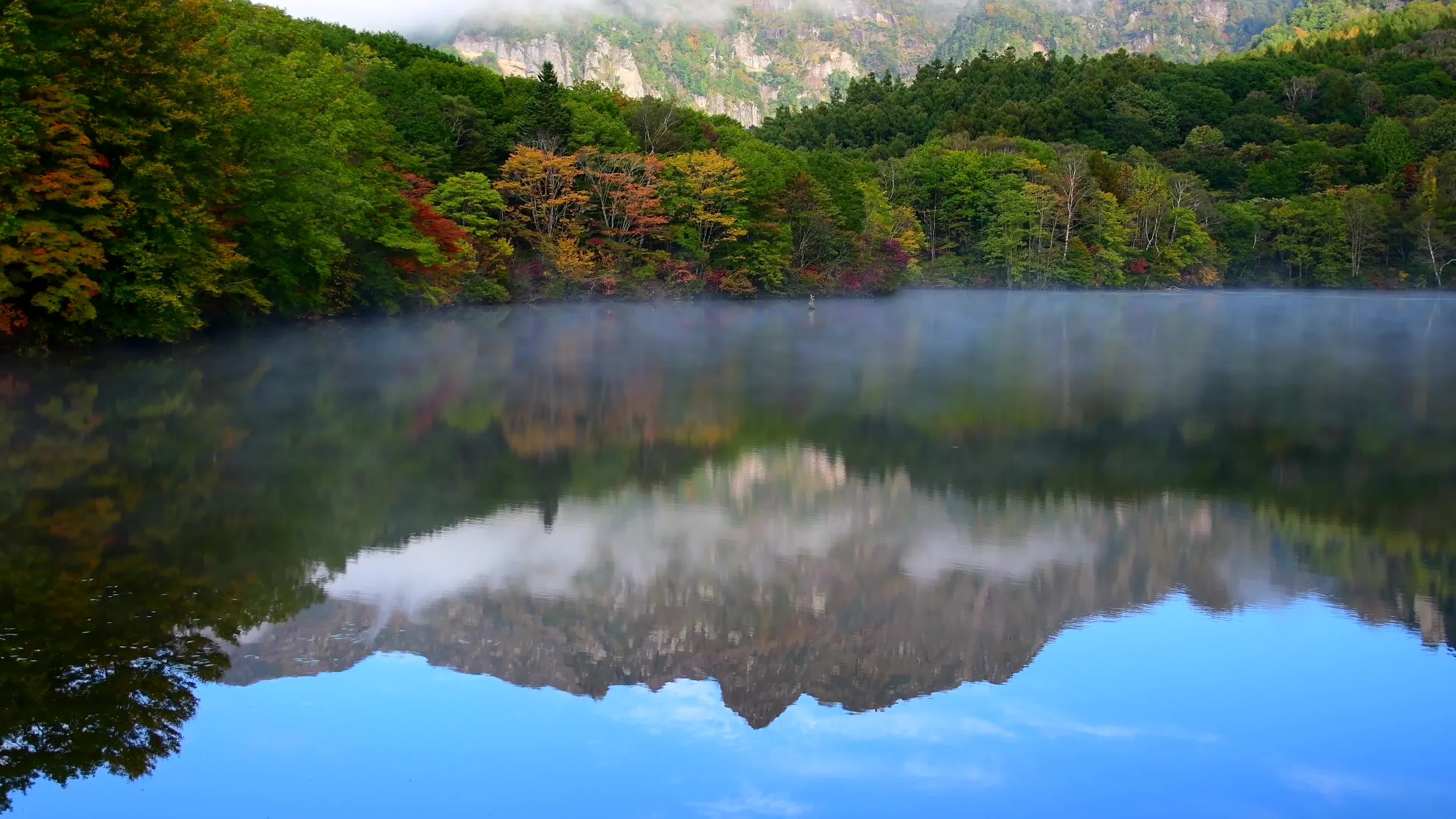 com  3分钟4秒4k航拍美丽的春天绿色大山风景高清视频素材www.