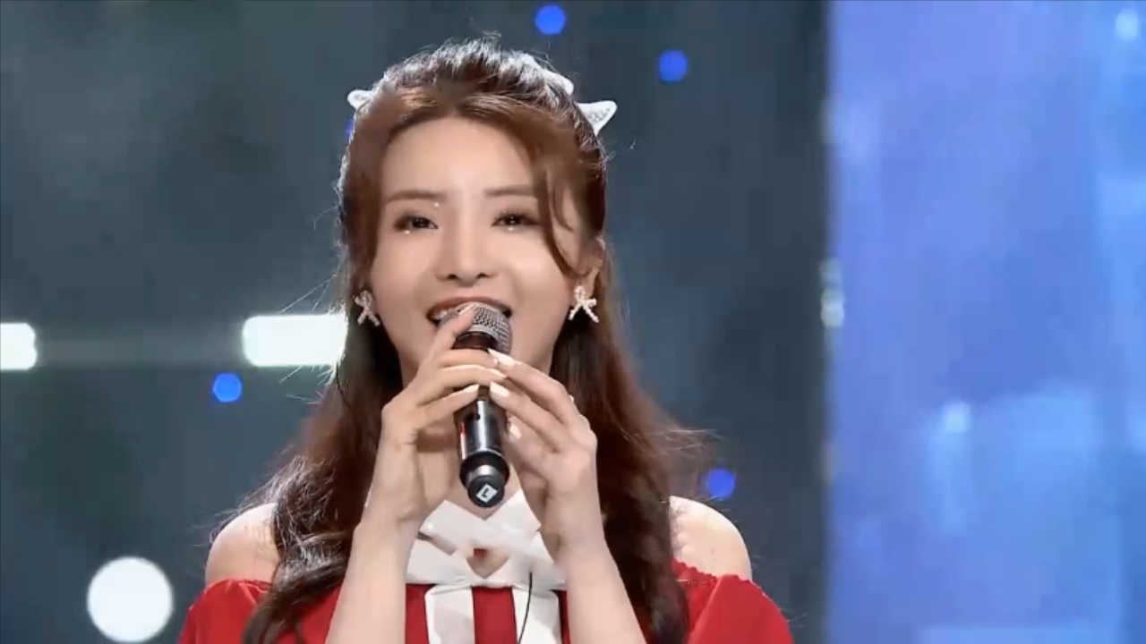 一首经典老歌,熟悉的旋律,她甜美的声音让人忘怀