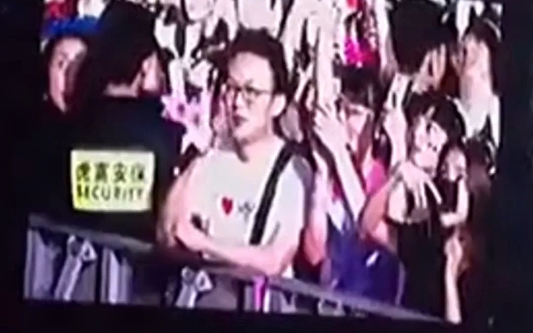 “心疼杰伦,那就浅唱一首《雨下一整晚》吧。”-周杰伦电台Jay_FM-周杰伦电台Jay_FM-哔哩哔哩视频