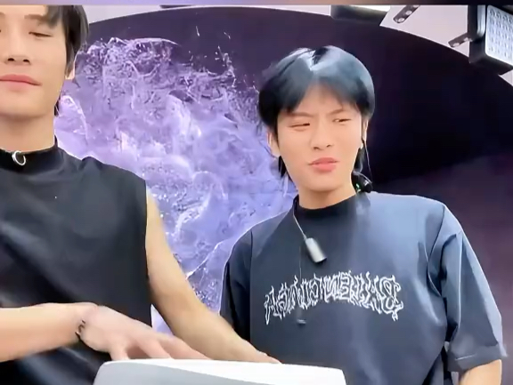 小杨哥带货自己的产品,小杨臻选冰丝内裤,舒服透气,冰丝凉感!