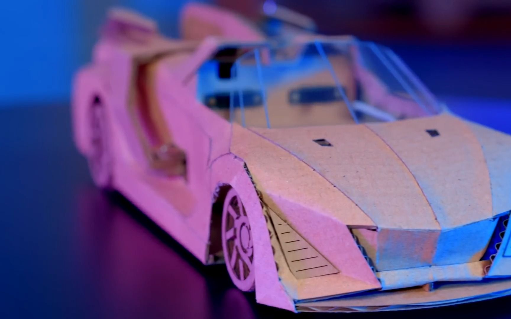 我用纸板做了一辆赛车