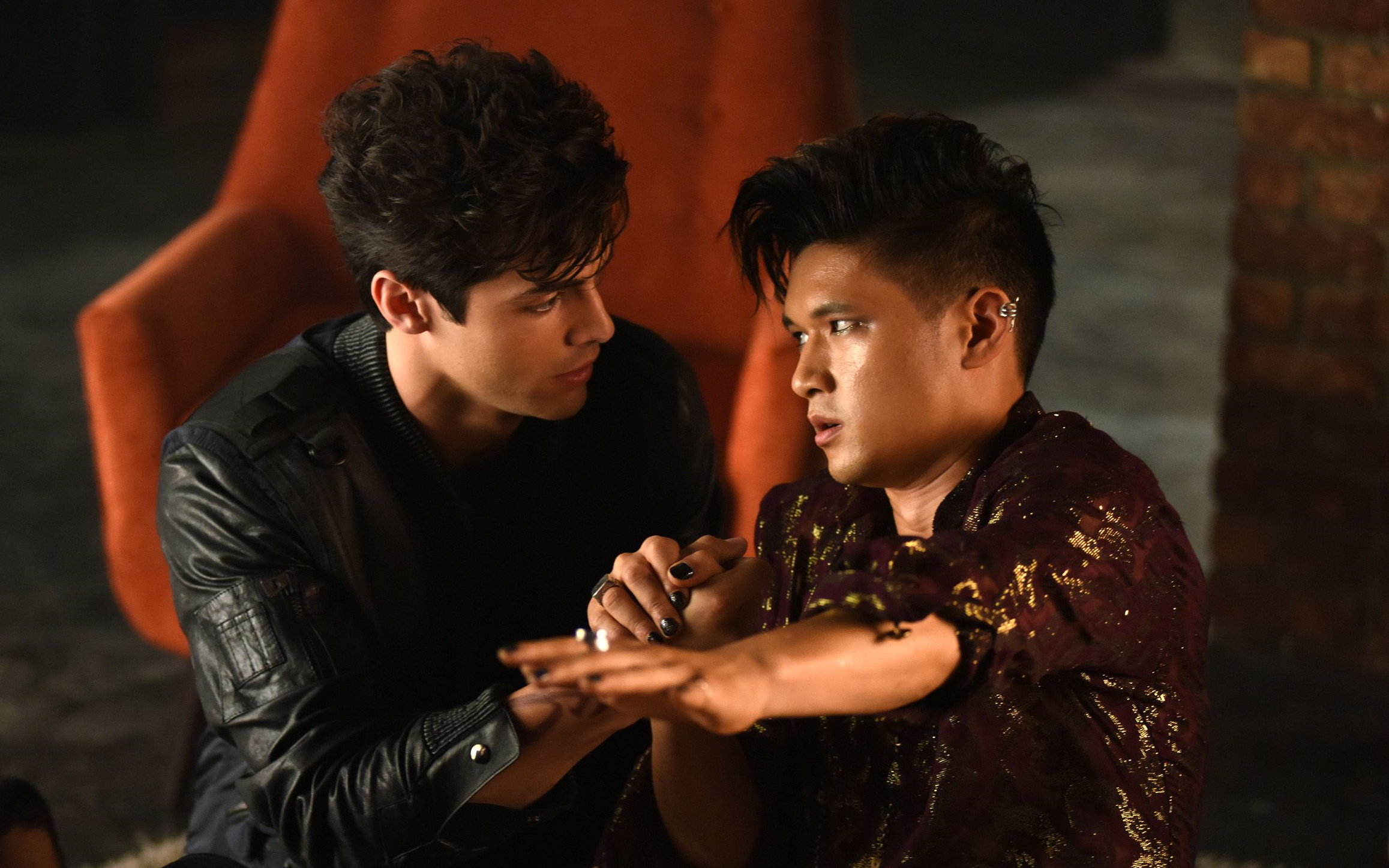 【暗影猎人shadowhunters】malec 106a [中英字幕]_哔哩哔哩 (゜-゜)