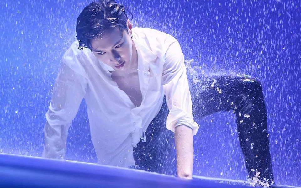 张艺兴playwithfire