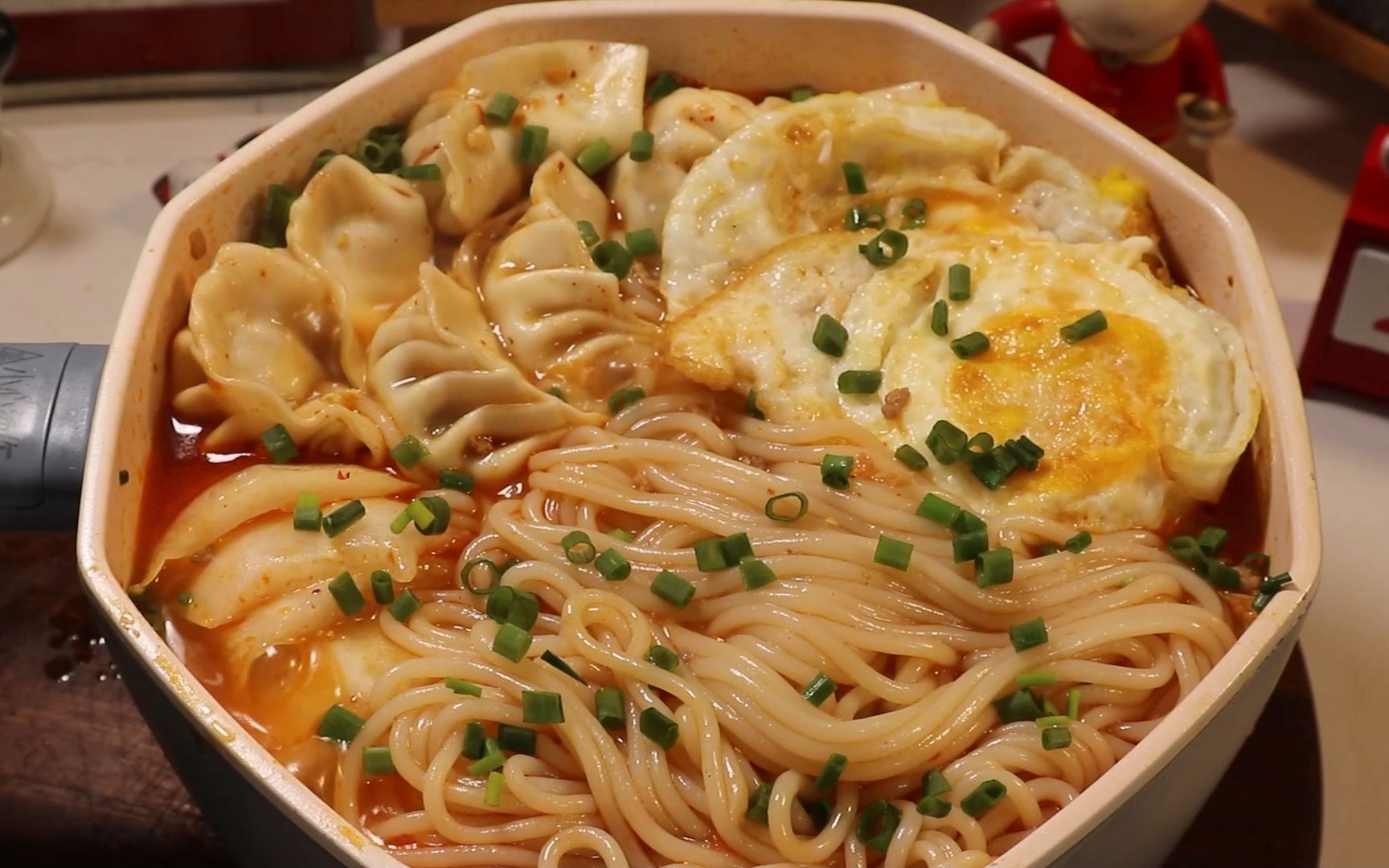 啊啊,喜欢嗦粉的,快去做这个荷包蛋肉末米粉,超级入味!