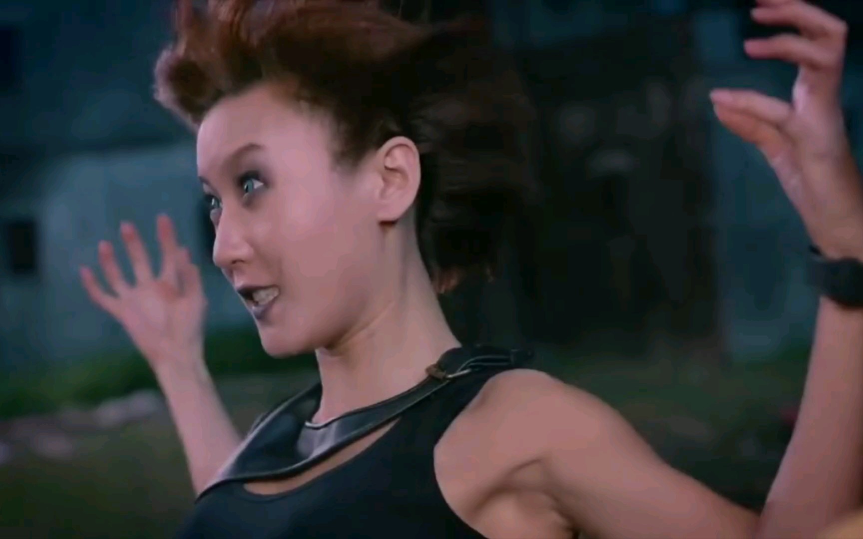 美女被强行注射针剂变成了改造人.