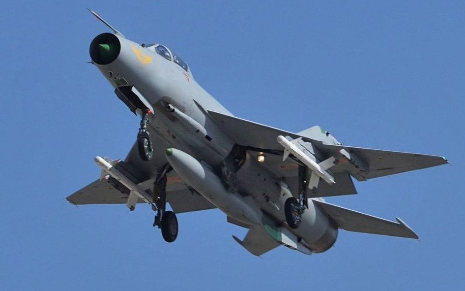 歼7e八公里带走f4