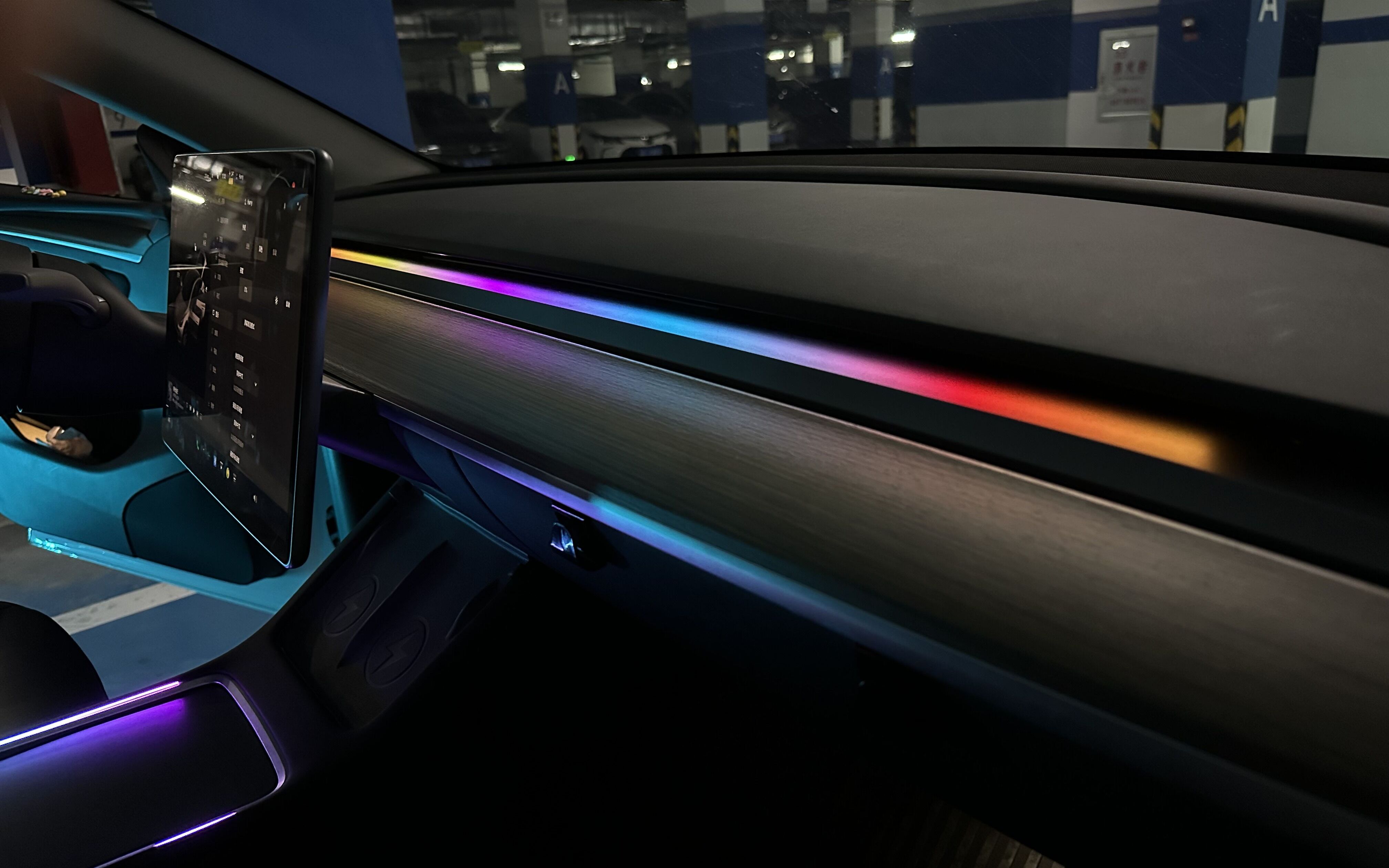 特斯拉流光氛围灯安装 开门即亮关门即灭模式-特斯拉装修队-特斯拉