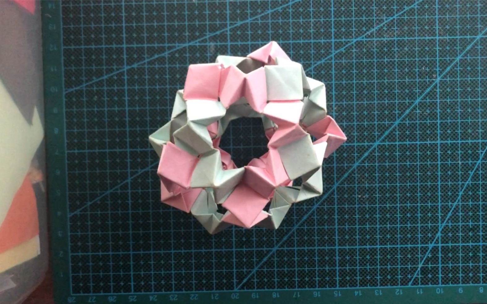 折纸折个美观容易的镂空星星花球