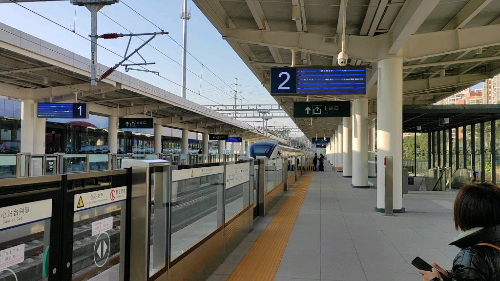 广清城际铁路c4844次乐同站2站台2道进站