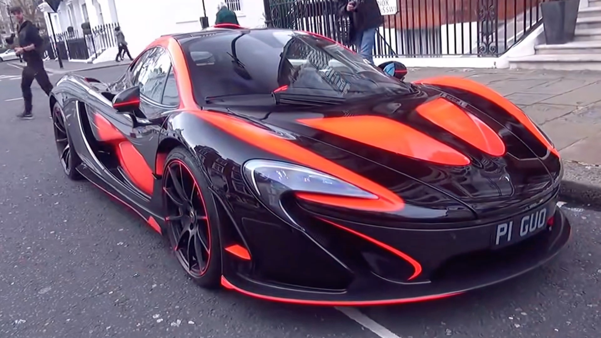 【超级跑车】:迈凯伦mclaren p1,这身颜色可不是贴膜哦,此辆p1由mso