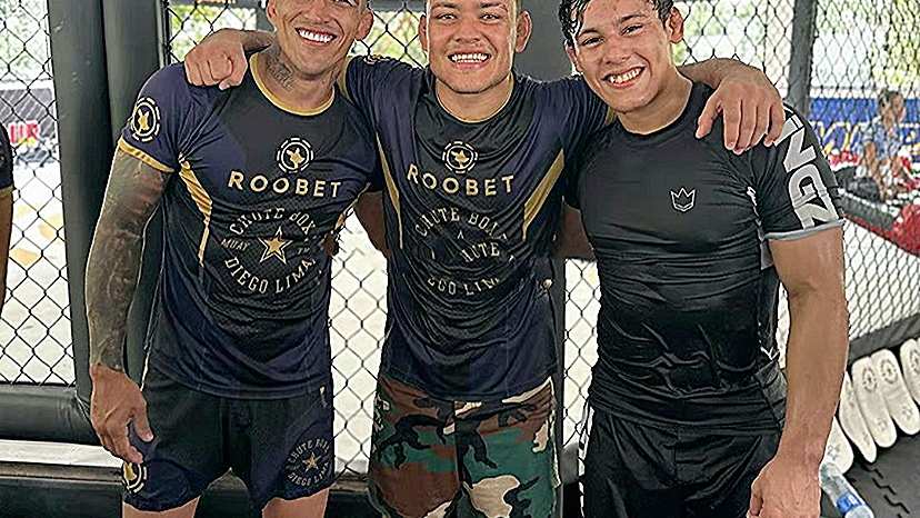 奥利维拉与队友布伦纳一起训练