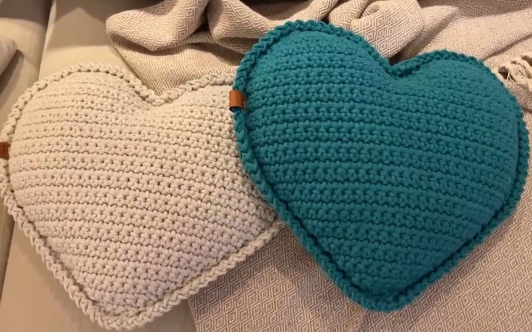 超萌的爱心抱枕 diy钩针制作编织心形靠垫与布娃娃教程术 - 你会坠入
