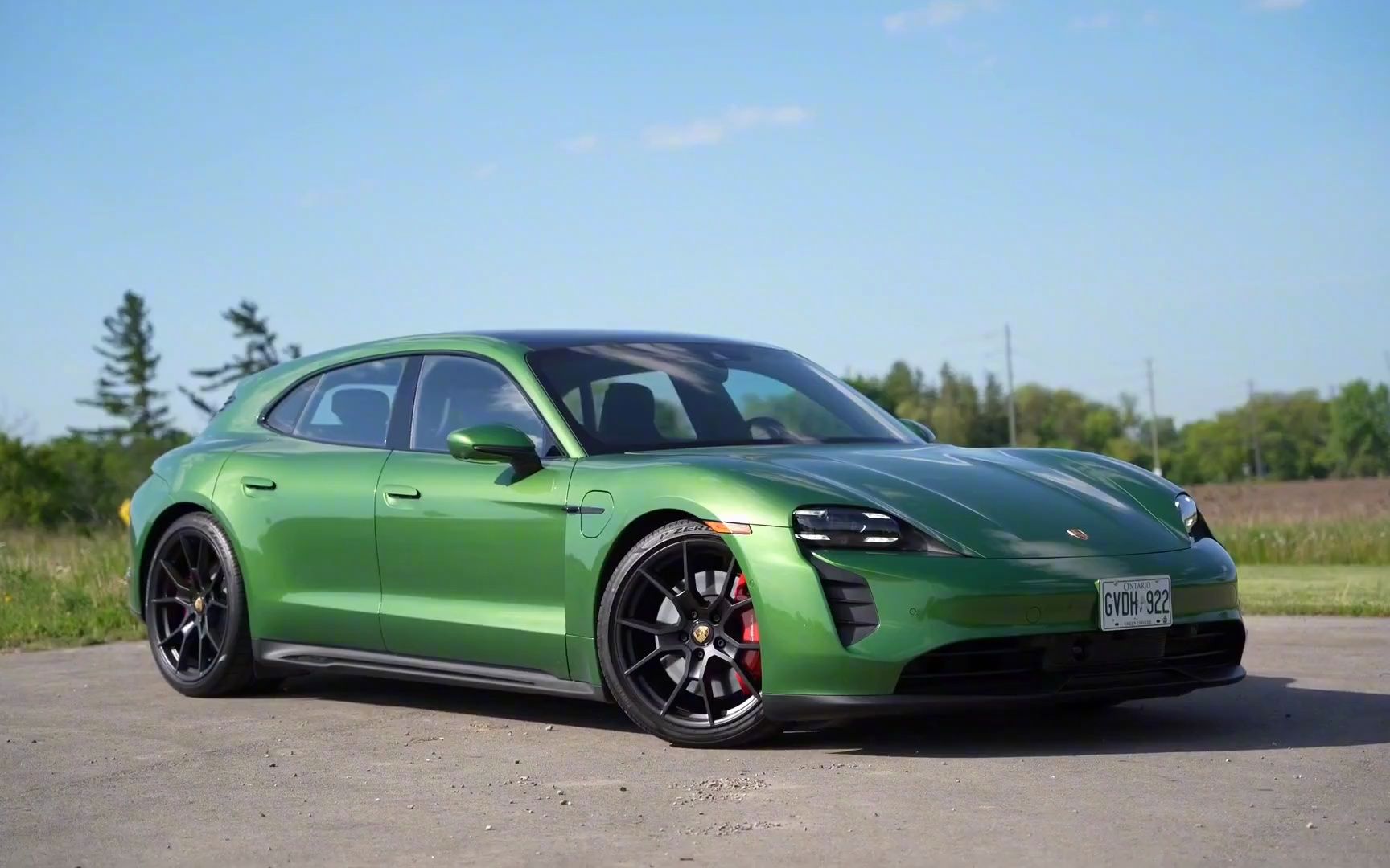 2022款保时捷taycan gts sport turismo纯电动旅行车外观内饰欣赏