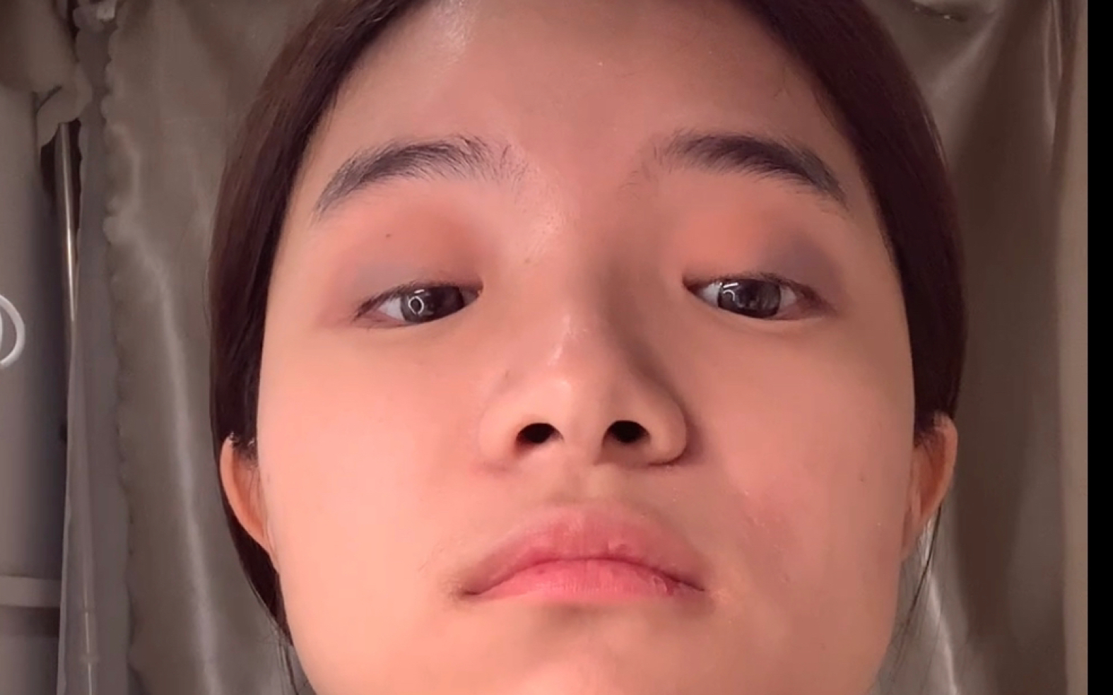 被生活打得鼻青脸肿妆