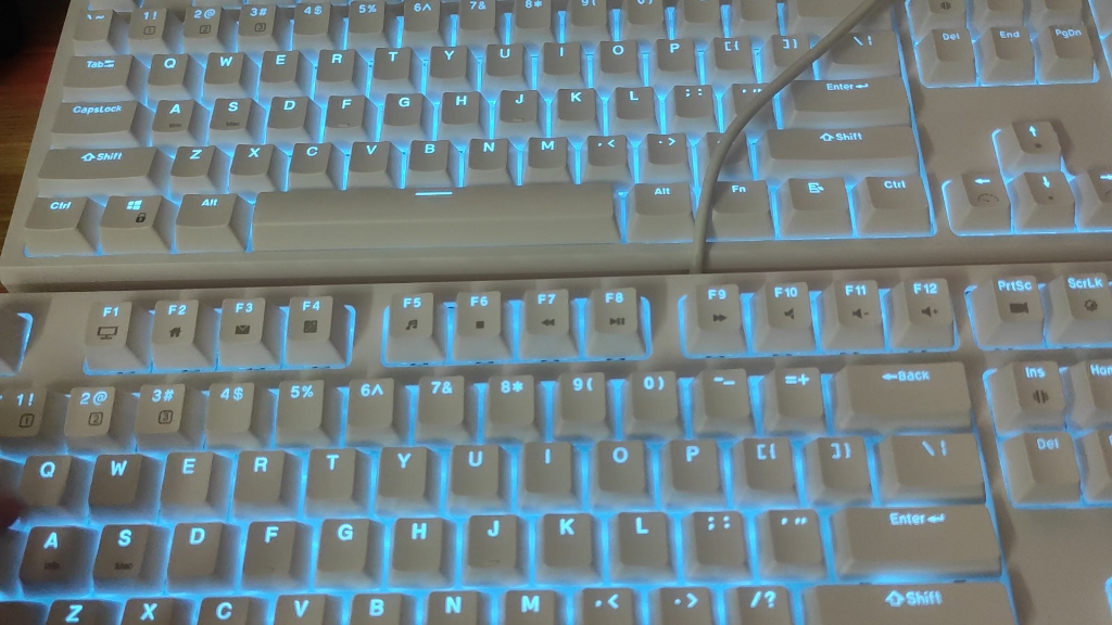 rkr87 104版本 白色茶轴白轴声音对比