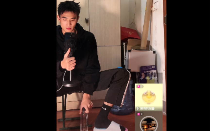 黑袜帅哥,性感的氛围,你也想来吗