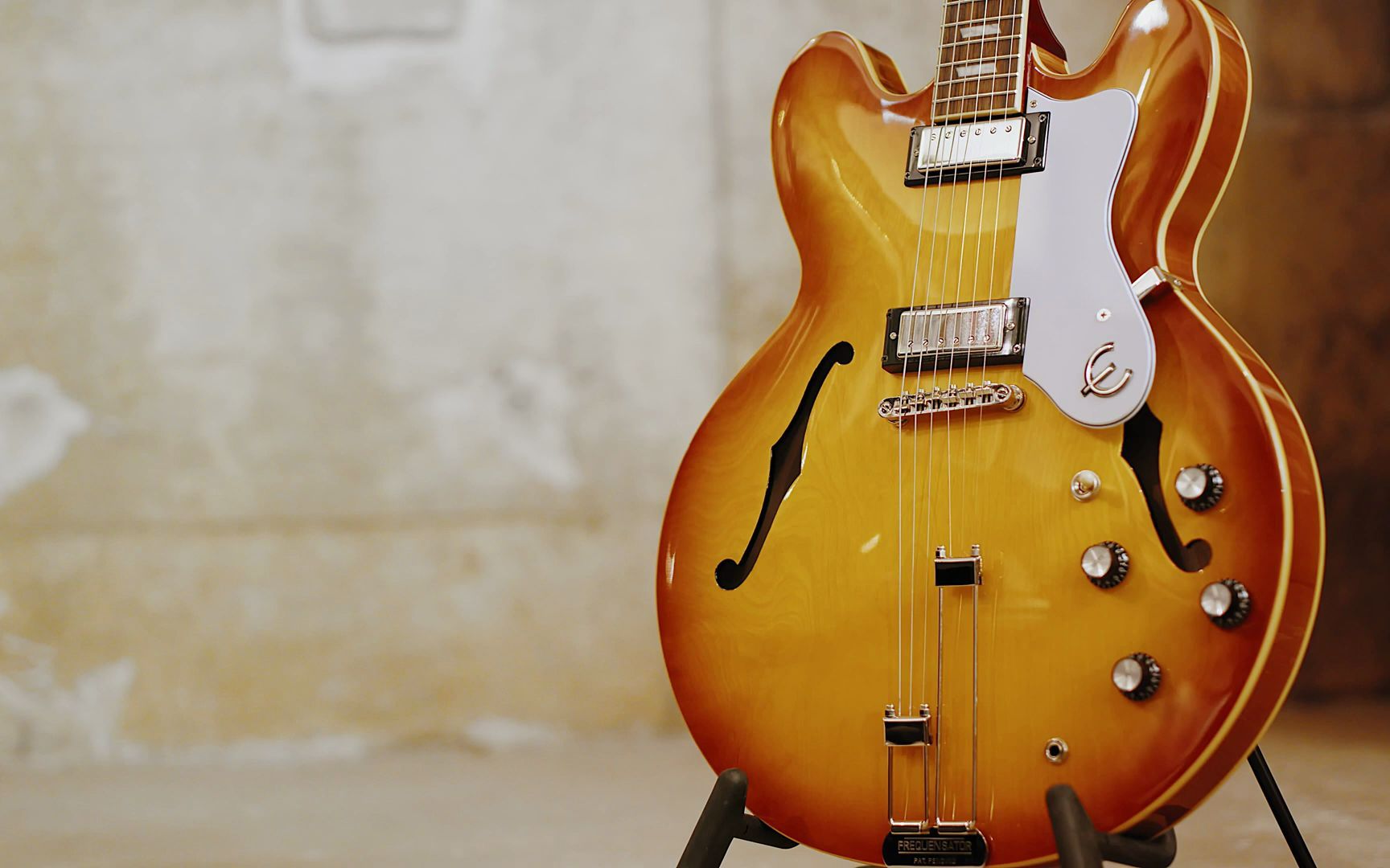 用经典的epiphone riviera弹点不一样的,半空心枫木电吉他中的多面手