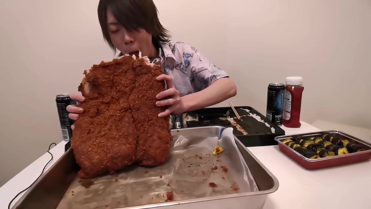日本大胃王吃播drac02耳机小哥我们共吃了6公斤巨大的炸猪排壮举
