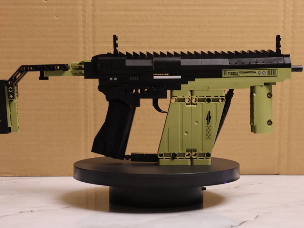 积木版维克托.短剑,体验一把吃鸡装备