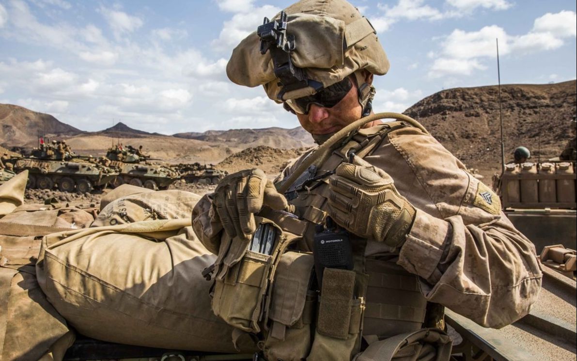 大批美军防弹衣到货,打开包装箱后却彻底懵了,全部来自中国制造