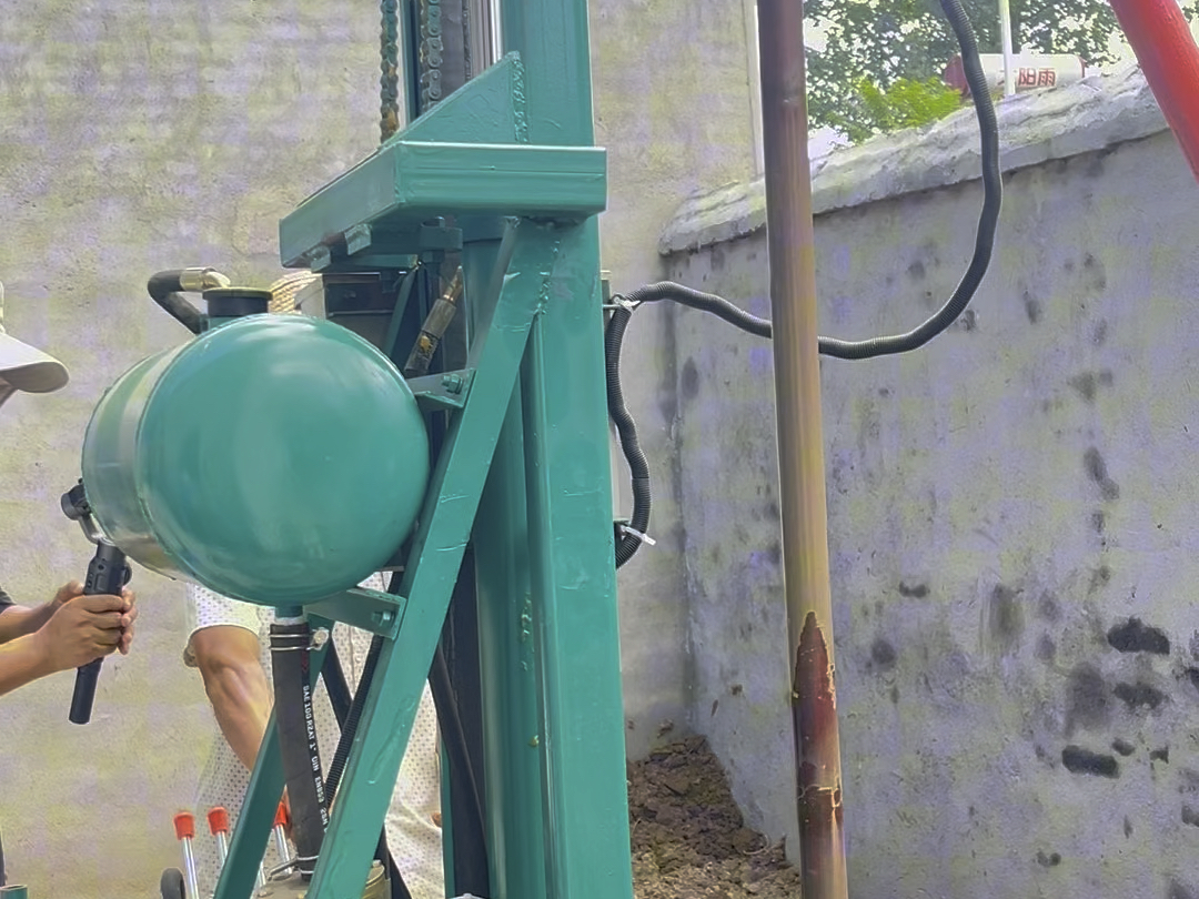 打30米家用水井的三相电小型打井机,两个小时就能打完,一个人操作也